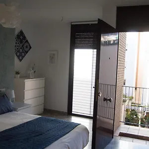 luminoso-y-coqueto-apartamento-en-malaga.1costadelsol.com/